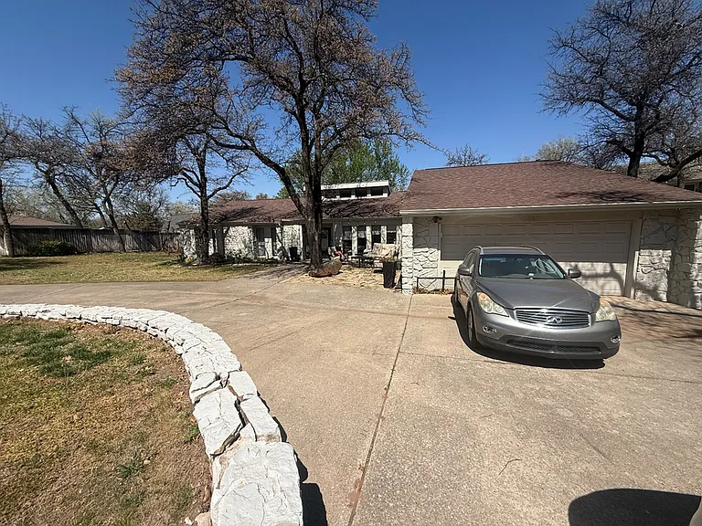 1925 Bunting Ct — Photo 2