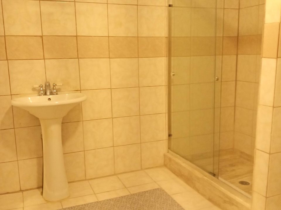 Full bath shower