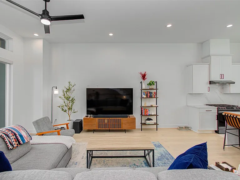 3032 Lamar St — Photo 15