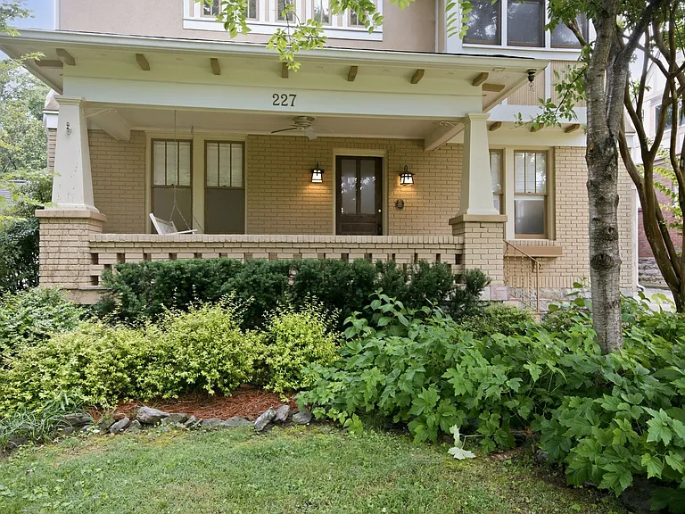 227 Carden Ave — Photo 4