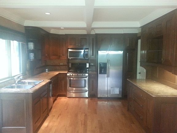 5th image of 23 E Country Club Ct