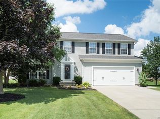 60 E Royal Hill Dr, Orchard Park, NY 14127
