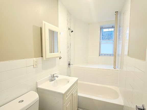 5th image of 158 Bergen Ave #1B
