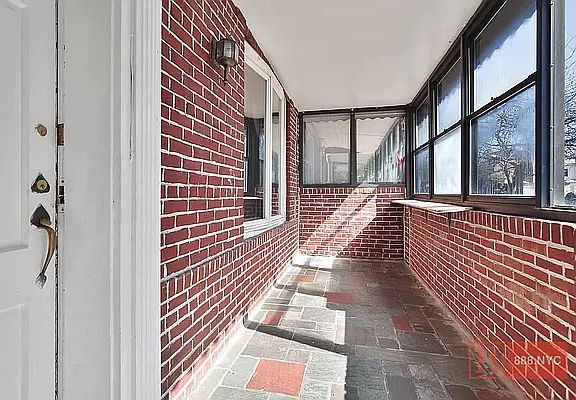 5th image of 61-11 Alderton St