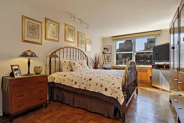 Sold by Corcoran | media 23