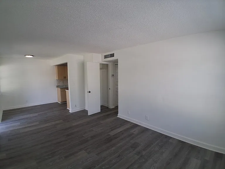 405 SW 13th Pl #112 — Photo 2