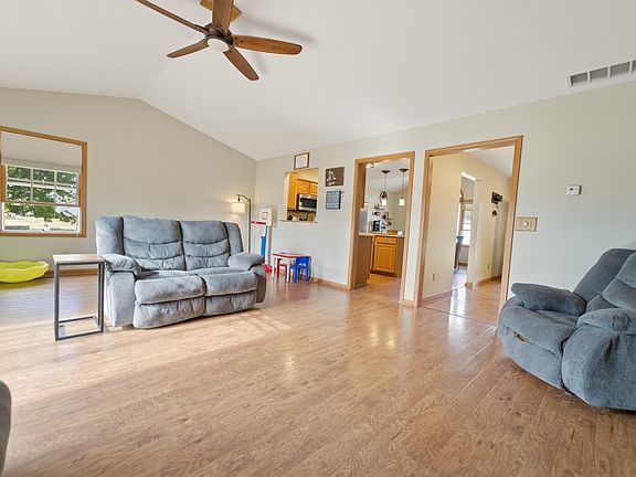 5th image of 324 Forsythia St SE