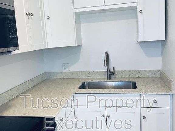 2nd image of 124 E Jacinto St #3