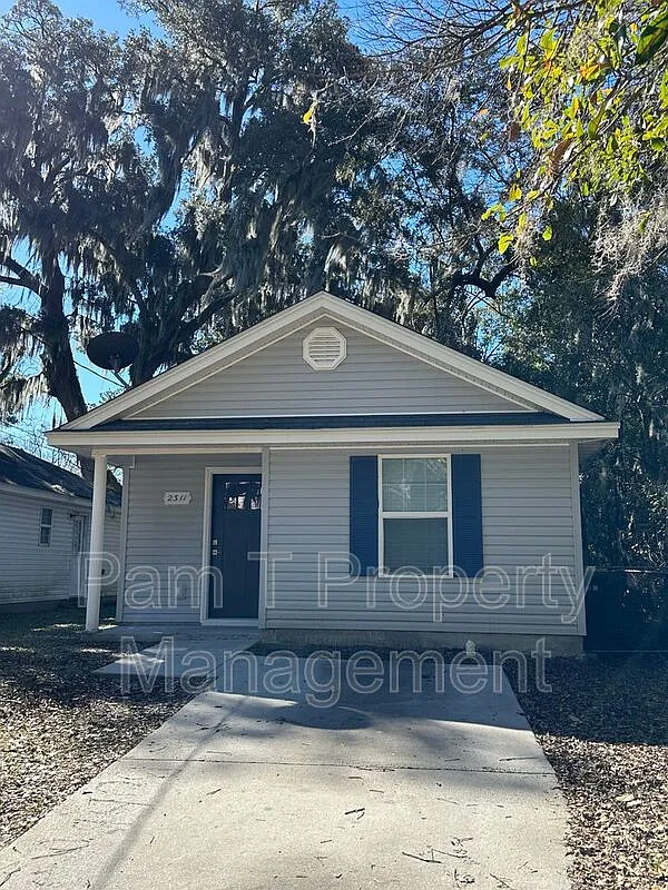 4 bed, 2.0 bath, 972 sqft, $1,999 — Photo 1