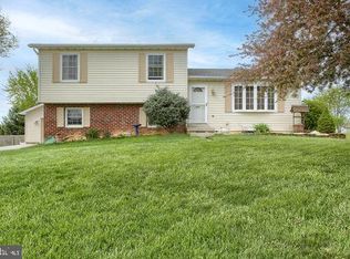 121 Circle Dr, Hanover, PA 17331