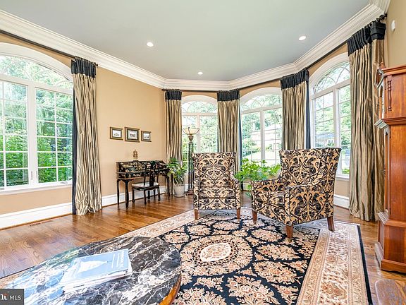 4th image of 7624 Burford Dr