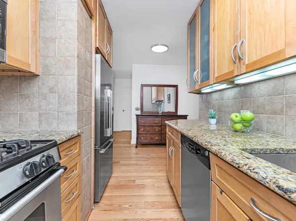 155 East 38th Street image 5 of 14