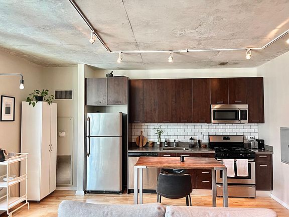 2nd image of 659 W Randolph St APT 1217
