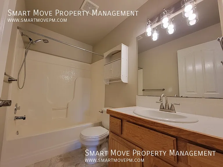 1067 N Crestley Ave — Photo 20