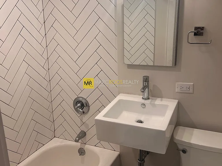 365 Hanover St #7 — Photo 7