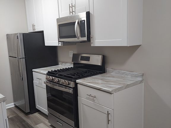 3rd image of 860 Winesap Ct