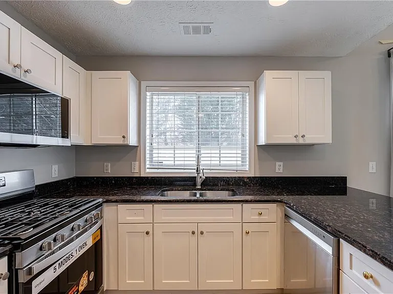 211 Harmony Ct — Photo 10