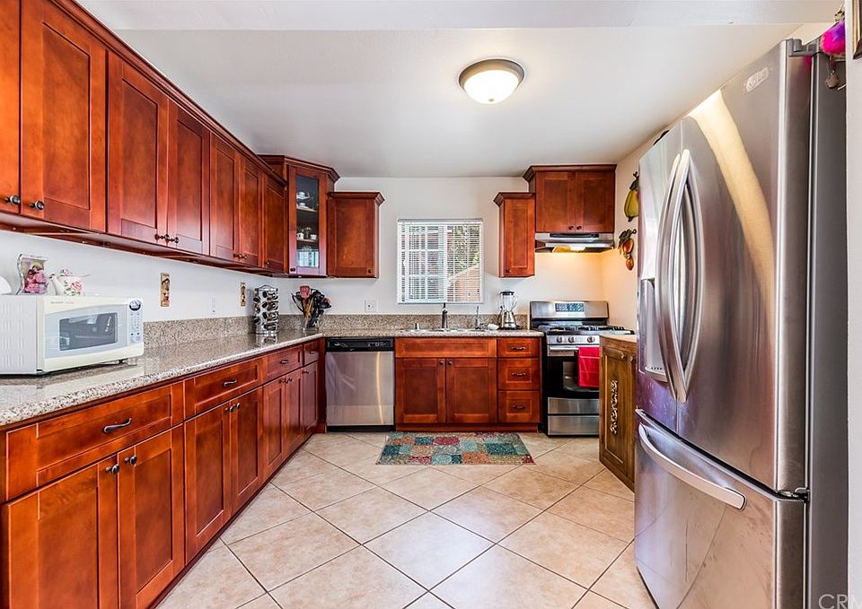 1st image of 1107 W 61st St