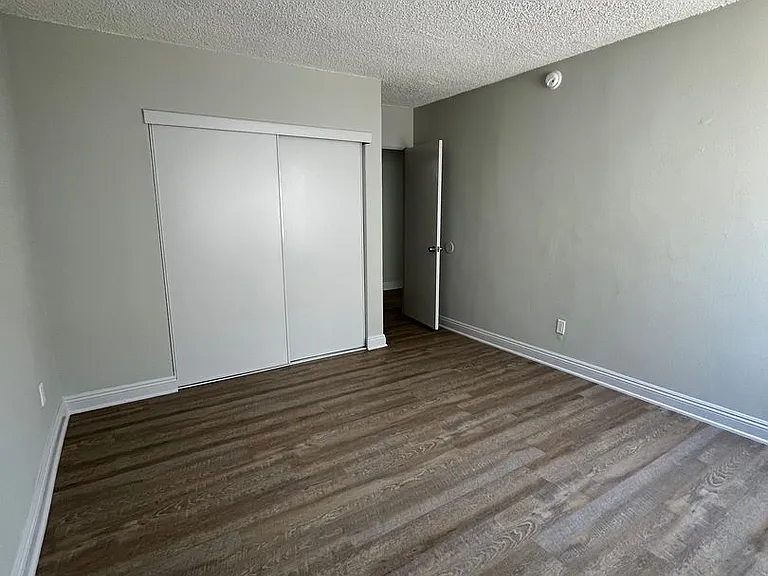 641 W 92nd St — Photo 14