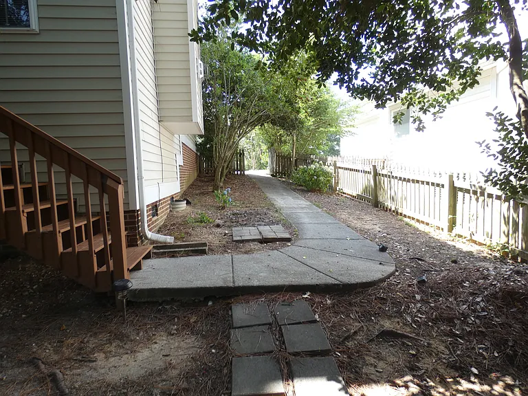 1203 Fairfax Woods Dr — Photo 27