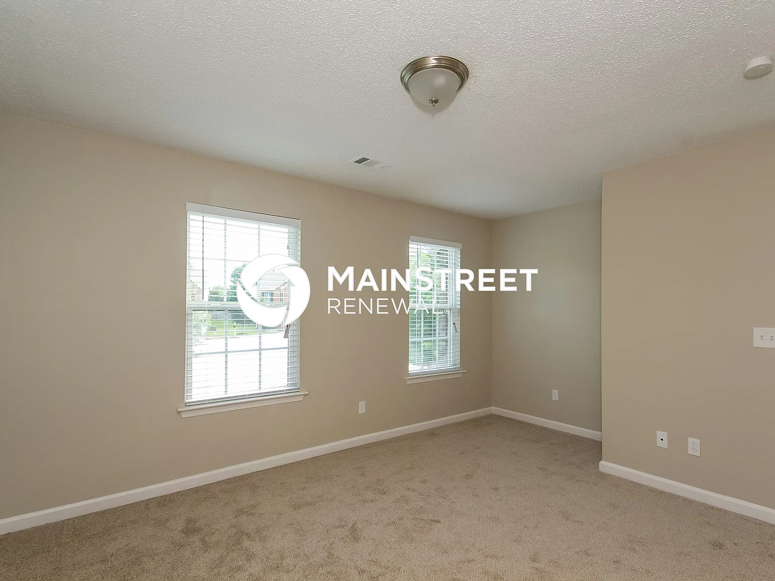 1923 Simmons Ln — Photo 2