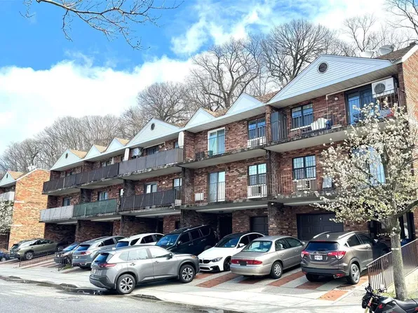 68-09 242nd Street #33E, Douglaston, NY 11362