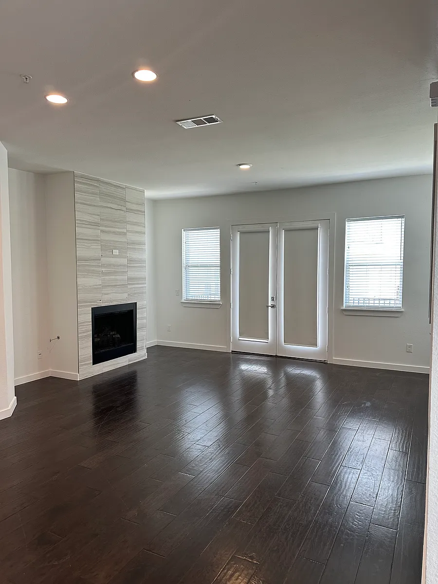 Building Photo - Beaconsfield Ln