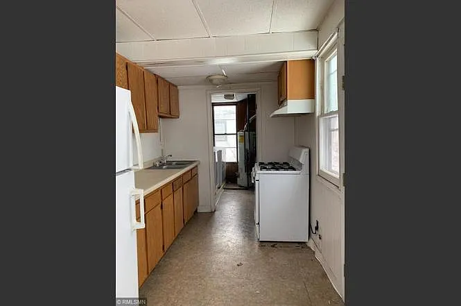 2622 Upton Ave N — Photo 3
