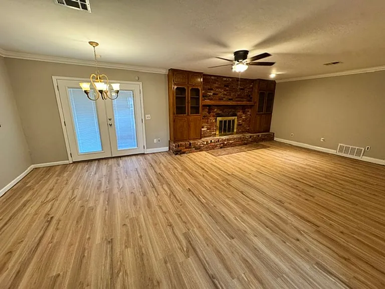 2204 Edgewood Dr — Photo 15