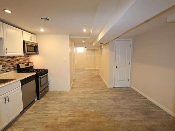 Kitchen & Sitting Area