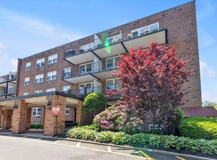 34 Pearsall Ave APT 1C, Glen Cove, NY 11542