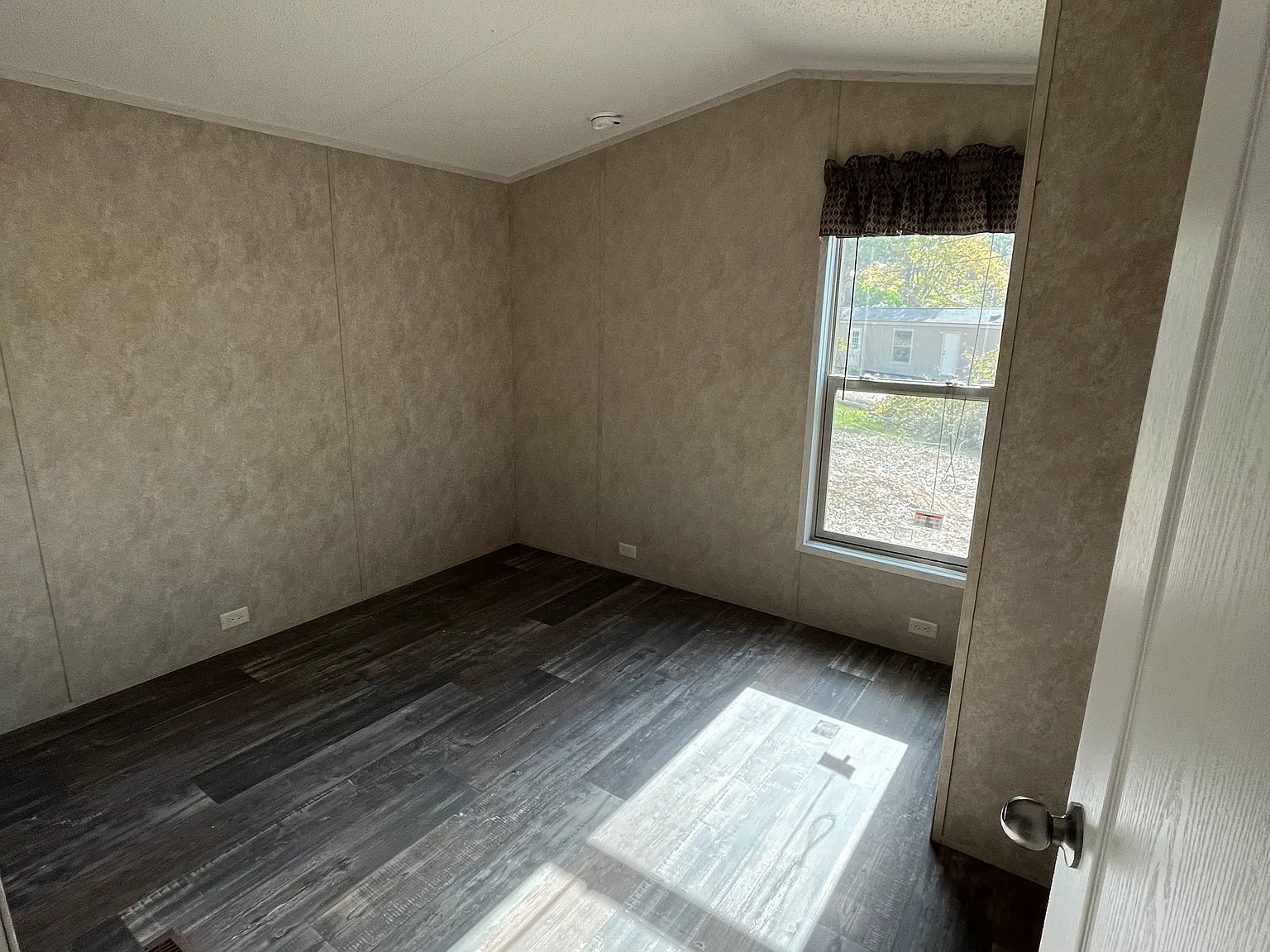 100 Tuckaway Dr — Photo 4