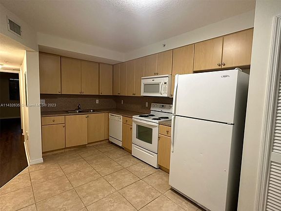 5th image of 22701 SW 88th Pl Unit 205-9