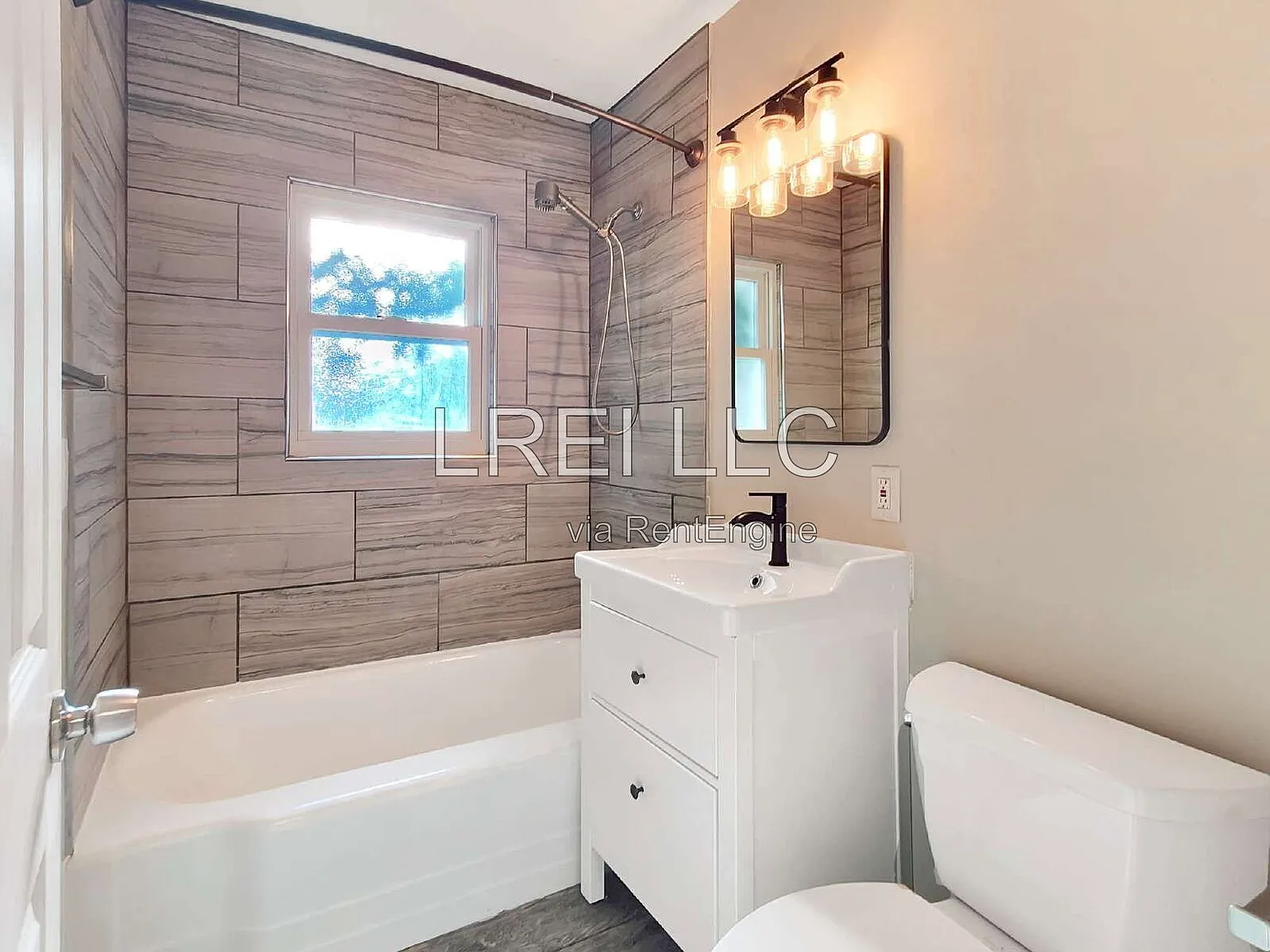 4 bed, 1.0 bath, 1380 sqft, $2,000 — Photo 4