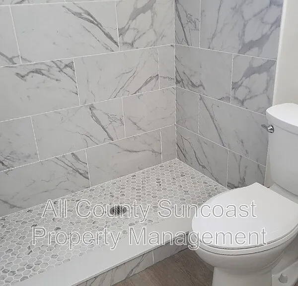 648 16th Ln — Photo 9