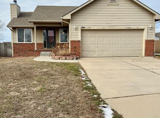 1201 N Trail Ridge Dr, Derby, KS 67037