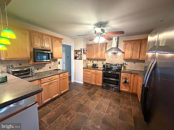 5th image of 604 A St