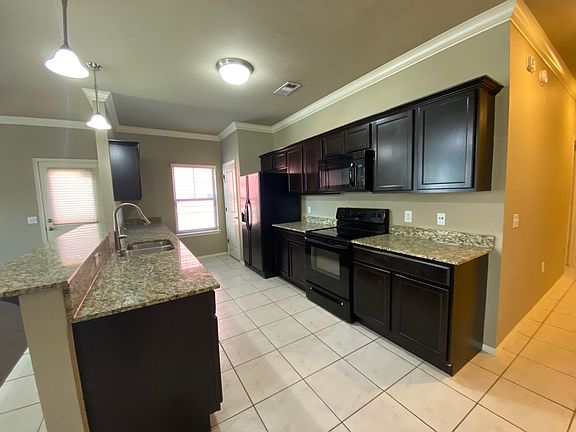5th image of 548 N Longfellow Ln
