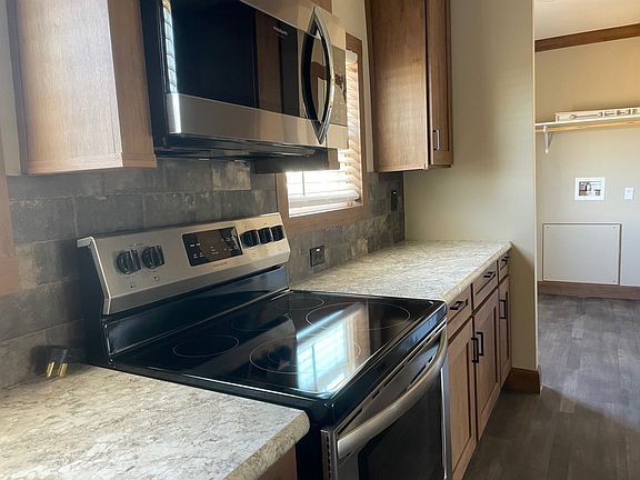5th image of 129 Pineland Ave #Wdetfo