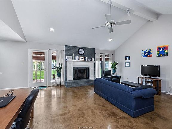 3rd image of 2813 Manzano Ct