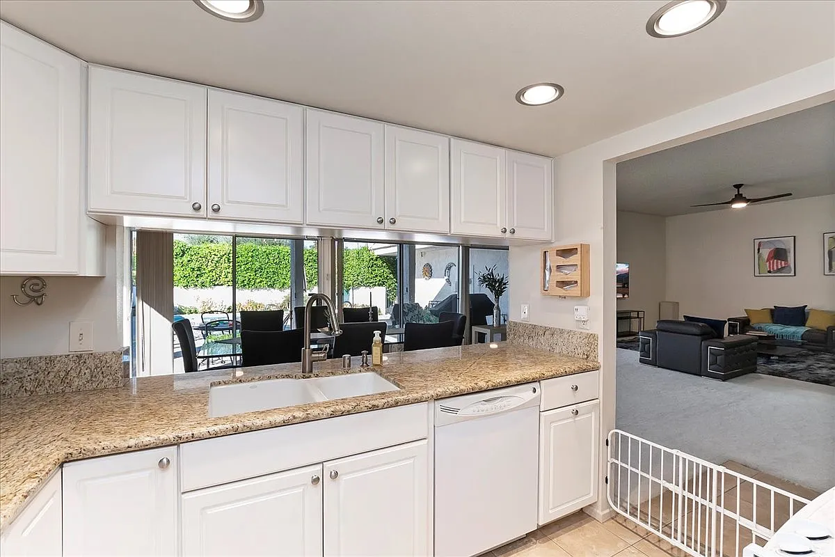 2 bed, 1815 sqft, $4,200 — Photo 4