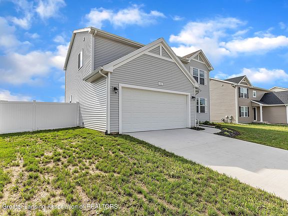 2nd image of 1112 River Oaks Dr