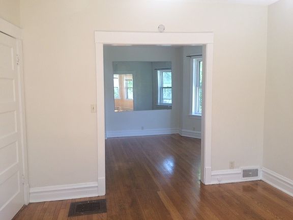 2nd image of 1029 Garnett Pl APT 2