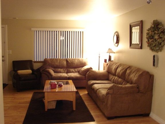 3rd image of 915 Warner Ave