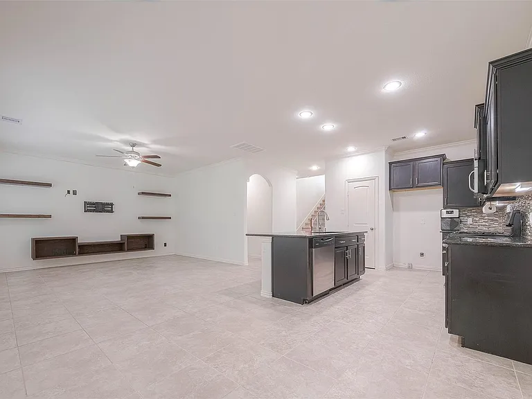 2261 Oak Circle Dr N — Photo 22