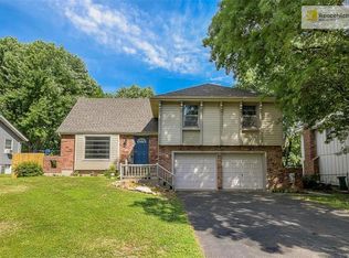 1117 N Walker Ln, Olathe, KS 66061