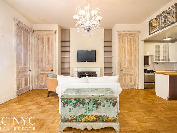 3rd image of 138 W 87th St APT 2R