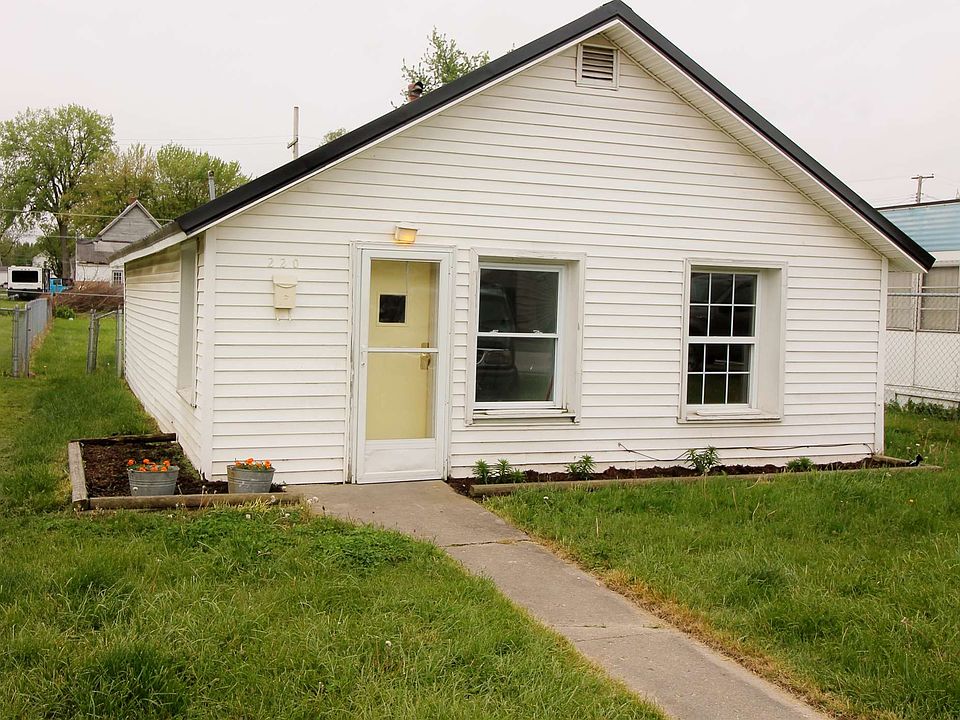 2nd image of 220 E South D St