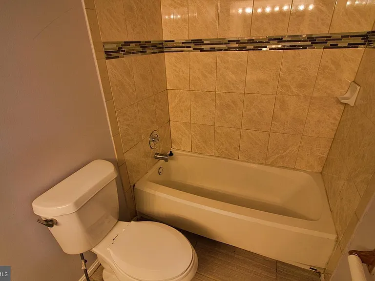 5901 Saint Giles Way — Photo 23