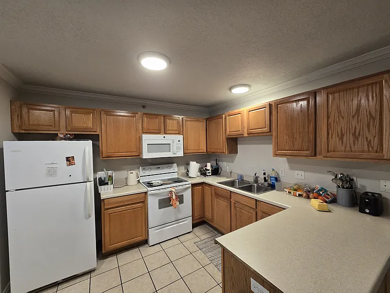 583 N University Ave #214 — Photo 24